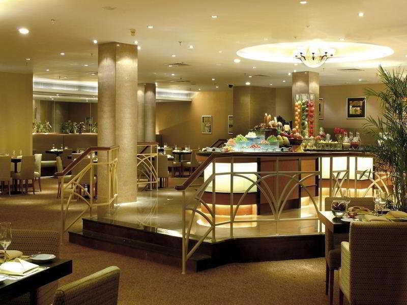 فندق شنيانجفي  New World المطعم الصورة